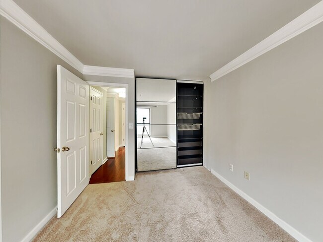 Building Photo - 3201 Lenox Rd NE