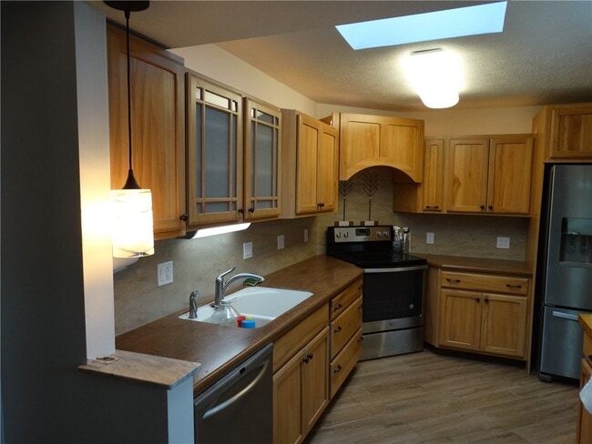 Building Photo - 146 Cutler Ave