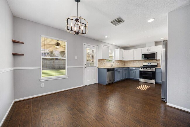 Building Photo - 6403 Applewood Forest Dr
