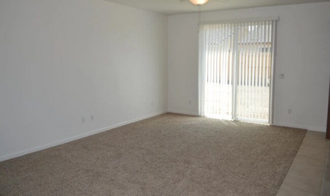 Building Photo - 4467 Jennifer Wy