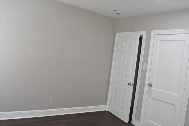 Building Photo - 8113 Bigwood St
