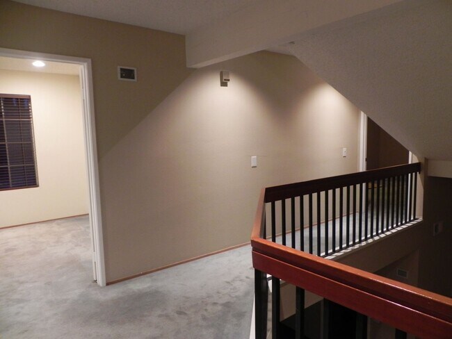 Building Photo - 4 Bed/2.5 Bath Spacious Two Story Home at ...