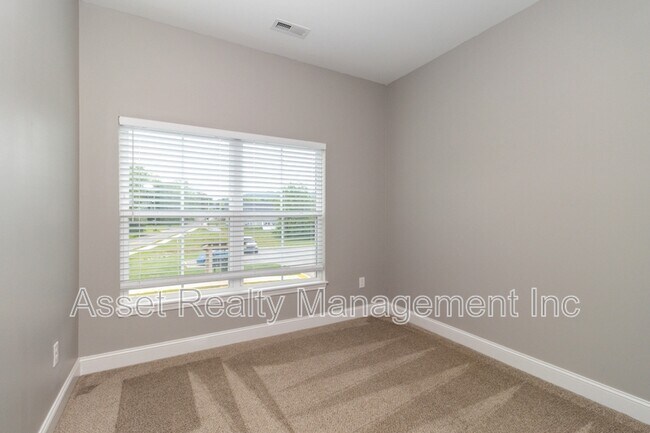 Building Photo - 4839 Lake Ln