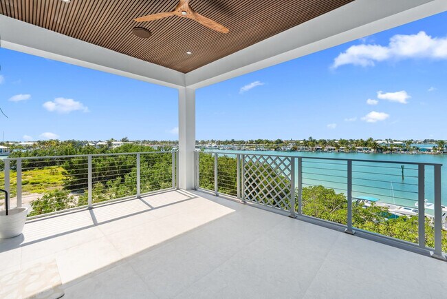 Building Photo - 247 Pescayo Ave