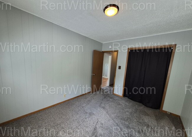 Building Photo - 348 Lamont St