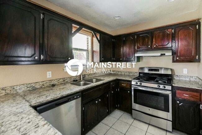 Building Photo - 4 Bedroom Pet-Friendly Home in Oklahoma City, OK with Main Street Renewal