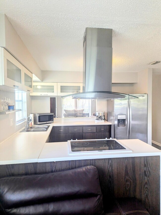Building Photo - 1352 Riverside Cir