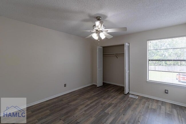 Building Photo - 901 Olmstead Dr