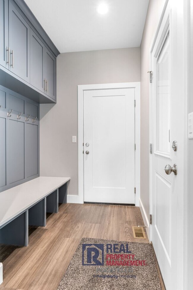 Building Photo - MOVE IN SPECIAL - Beautiful Brand New 6 be...