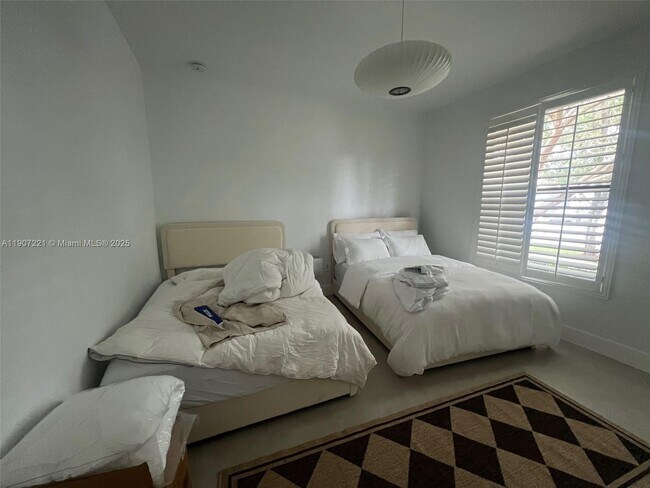 Building Photo - 12790 SW 91 Ave