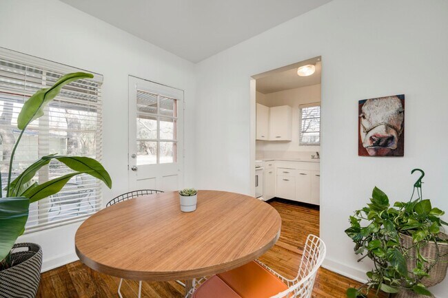 Building Photo - J07