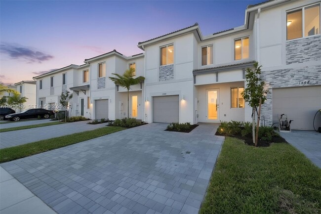 Building Photo - 1400 SE 6th Rd