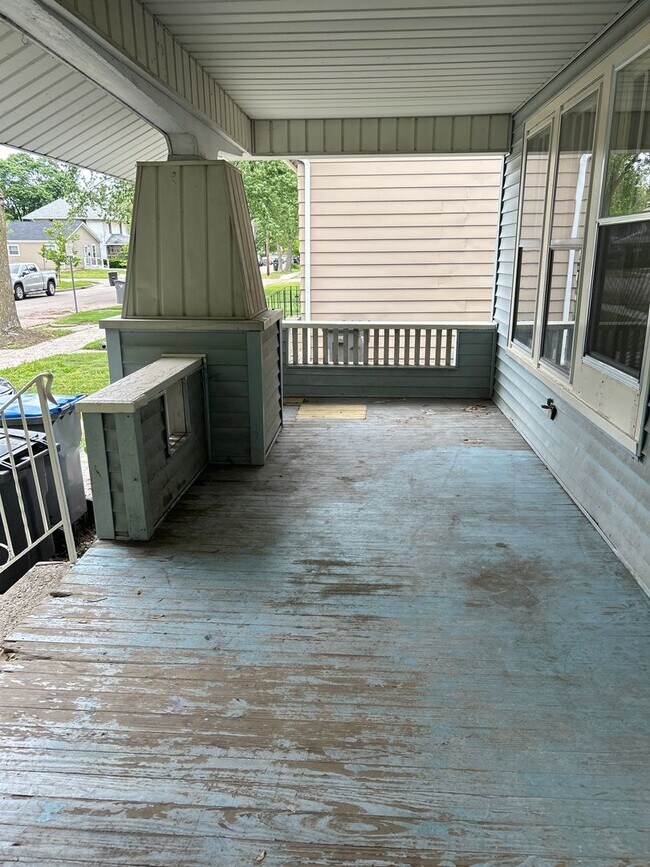Building Photo - 1714 Roys Ave