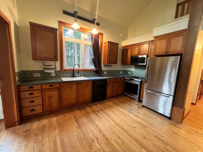 Building Photo - Herrera / Farrow (741 Ellwood Drive)