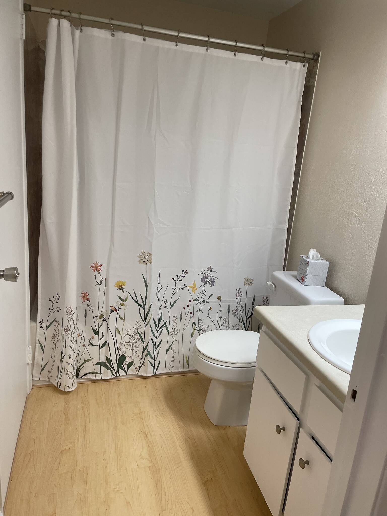 Building Photo - 2180 W Vineyard St