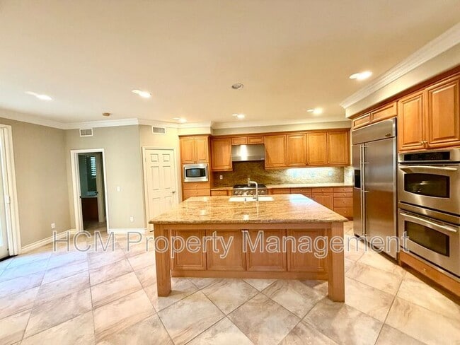 Building Photo - 114 Tearose