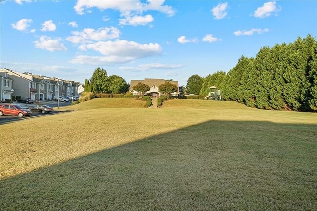 Building Photo - 1938 Dilcrest Dr