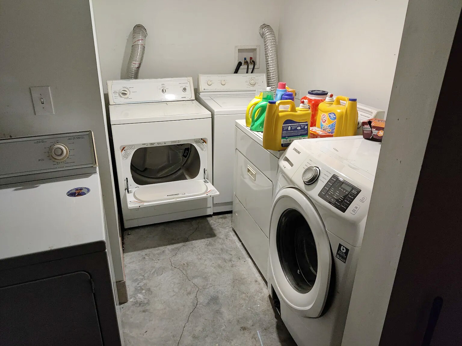 Building Photo - 3149 S Emerald Ave