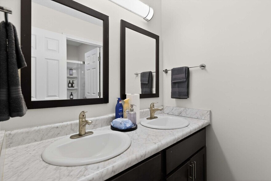 Building Photo - 800 Alexander Rd