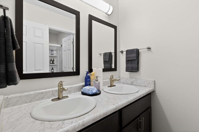 Building Photo - 800 Alexander Rd