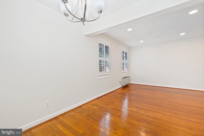 Building Photo - 4822 Chevy Chase Dr