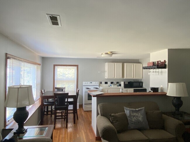 Building Photo - Walnut Loft