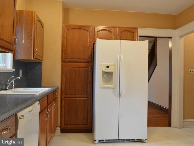 Building Photo - 2203 Fairview Ave