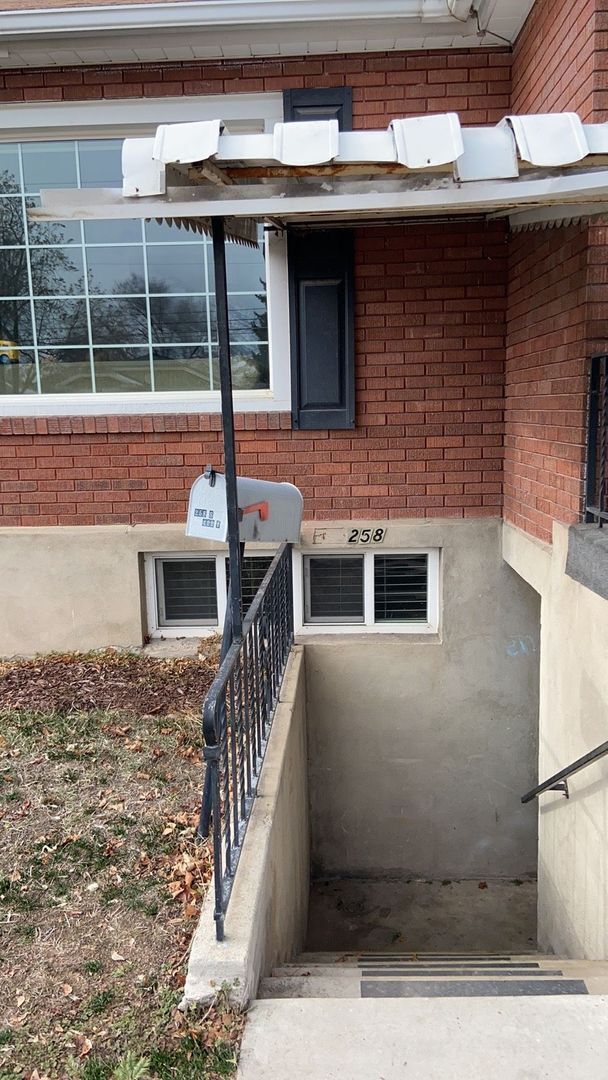 Building Photo - Cozy Basement Apartment - Centrally Located!
