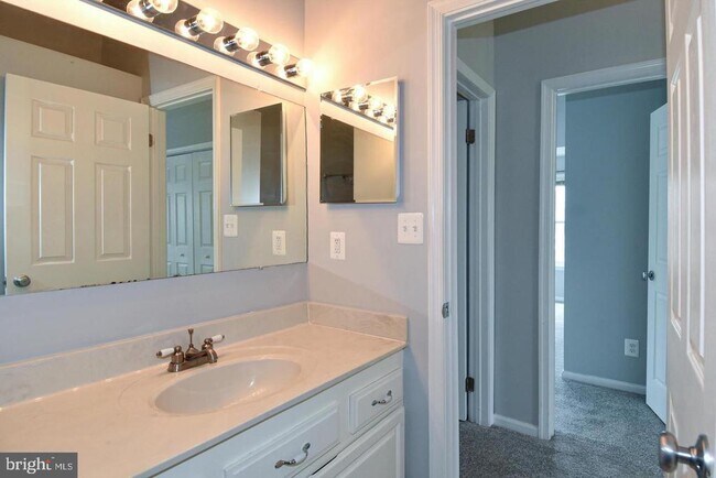 Building Photo - 4056 Grays Pointe Ct
