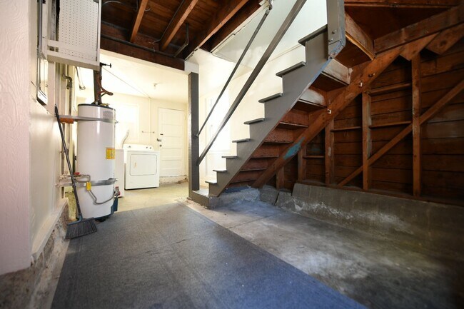 Building Photo - 324 49th St
