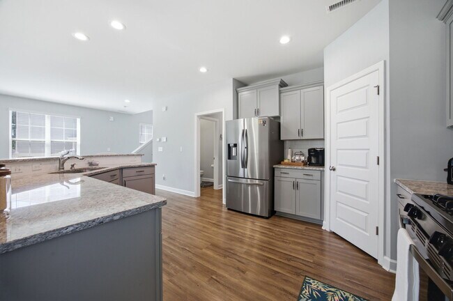 Building Photo - 450 Hawksbill Dr