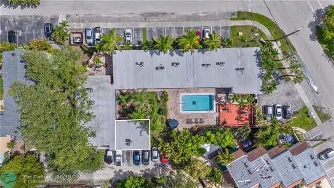 Building Photo - 1405 Miami Rd