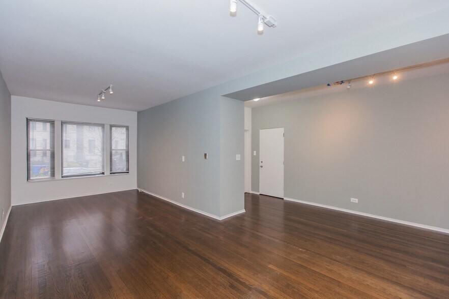 Building Photo - 727 W Cornelia Ave