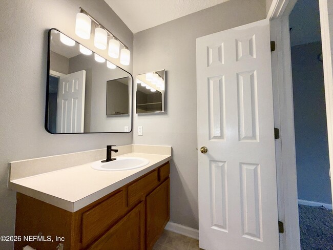 Building Photo - 621 Southbranch Dr