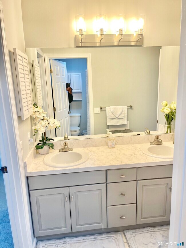 Building Photo - 2390 State St