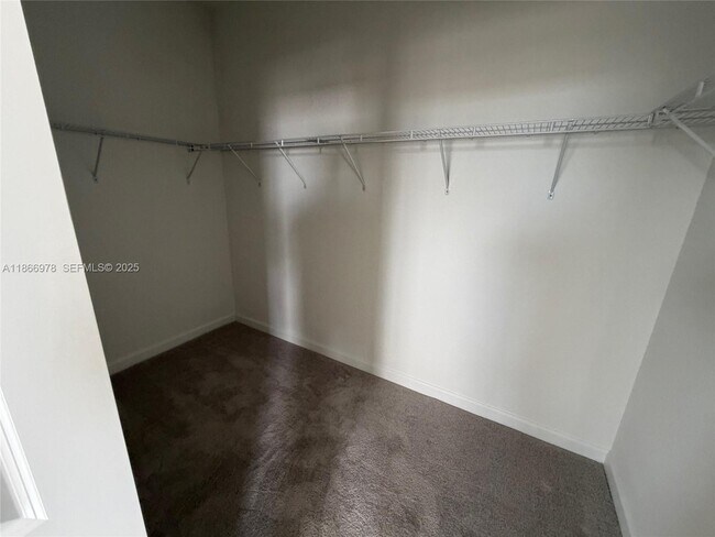 Building Photo - 2464 SE 24th St