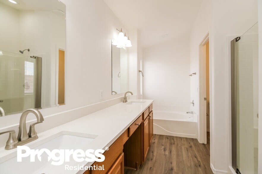 Building Photo - 2607 E Brooks St