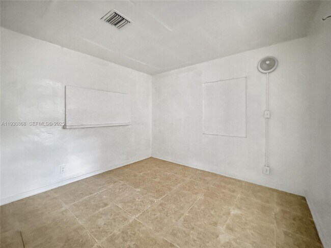 Building Photo - 1269 SW 25th Ave