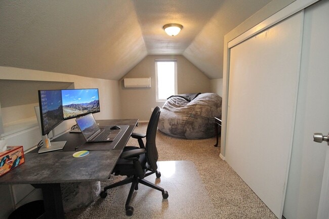 Building Photo - 9020 SE Stephens St