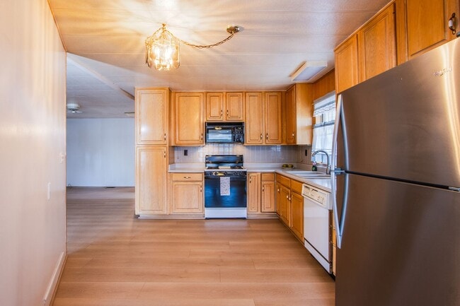 Building Photo - 55+ community 2 bed 2 bath
