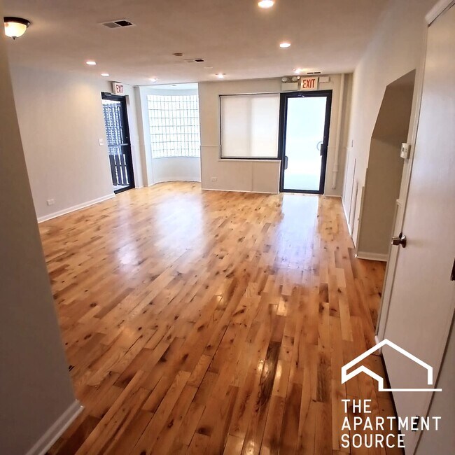 Building Photo - 4642 N Francisco Ave