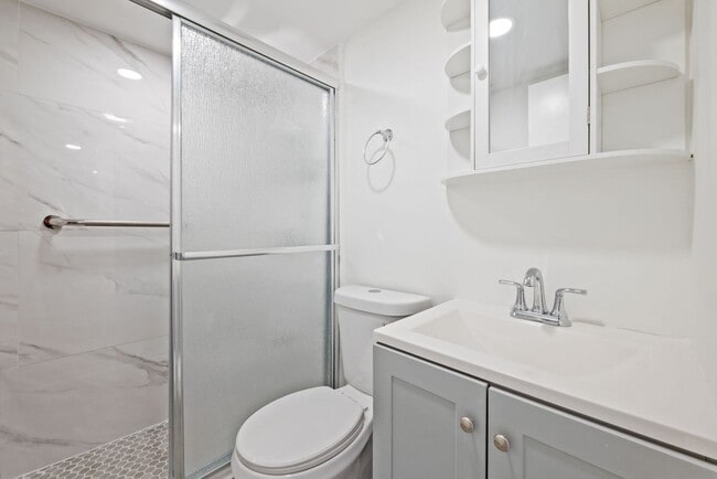 Building Photo - Fully Renovated 2 Bed / 2 Bath – Everything New!