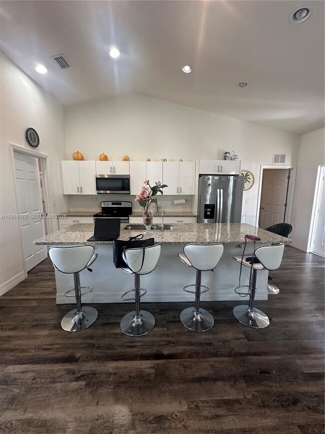 Building Photo - 5029 S Peachtree Cir