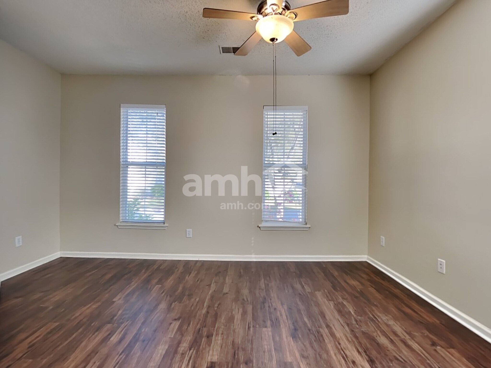 Building Photo - 62 Creek Bend Dr