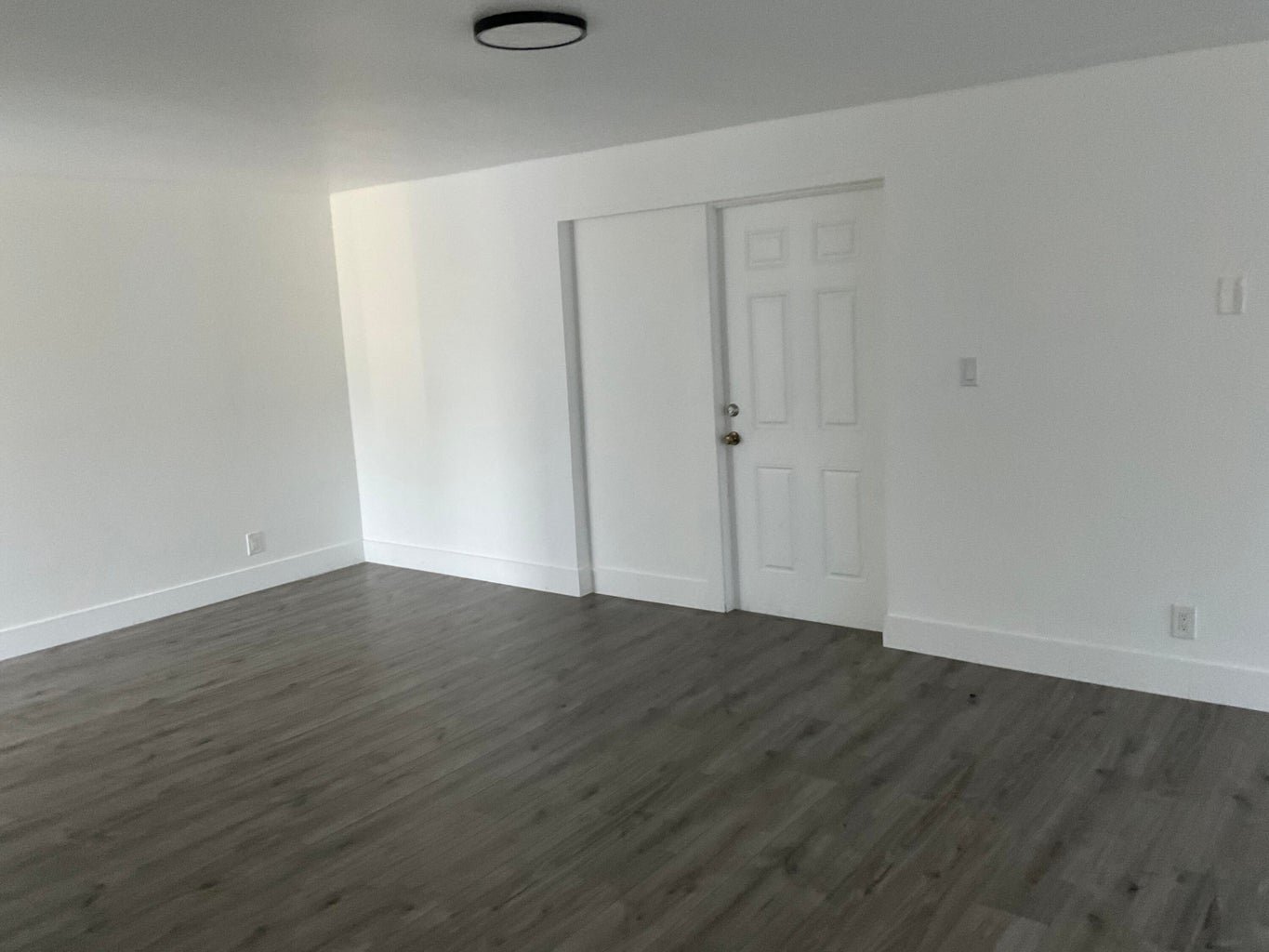 Building Photo - 5662 Parke Ave