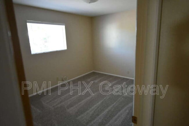 Building Photo - 5440 E Des Moines St