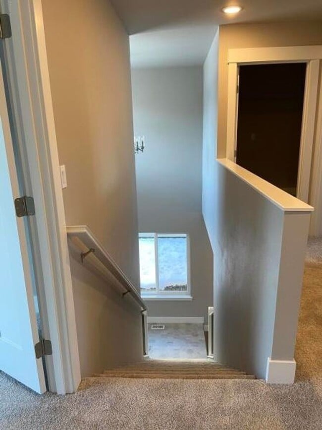 Building Photo - South Anchorage 3 Bedroom Duplex!