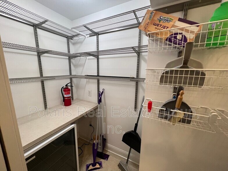 Building Photo - 350 N Meridian St