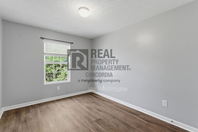 Building Photo - 1518 Hamden Dr