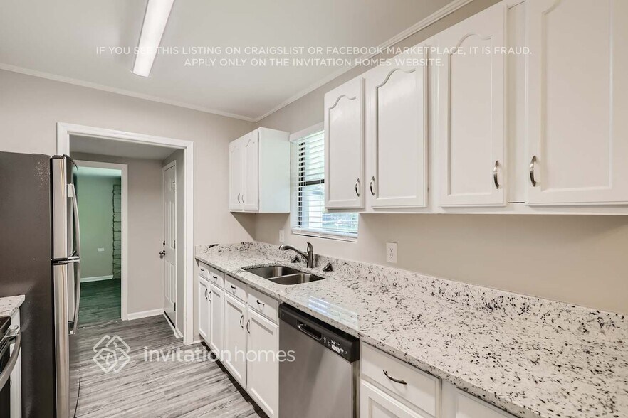 Building Photo - 1037 Mantes Ave